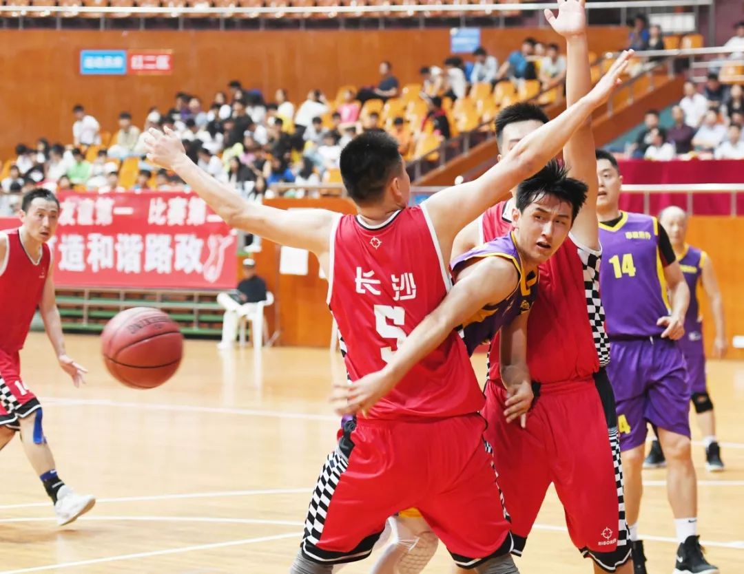 完美体育官网-强强碰撞！双方队伍实力对决，比赛紧张刺激